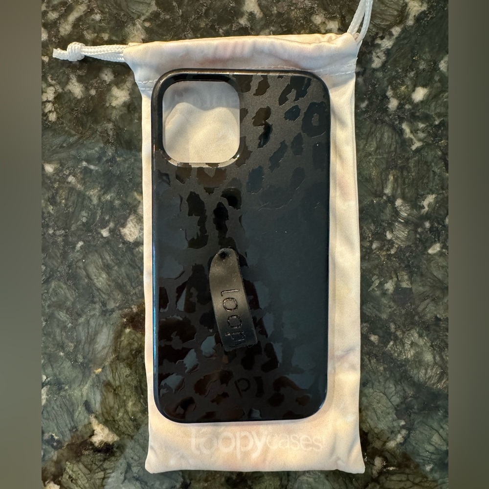 Loopy Case - iPhone 12/12 Pro (6.1” Screen) - Black Midnight Leopard / Righty